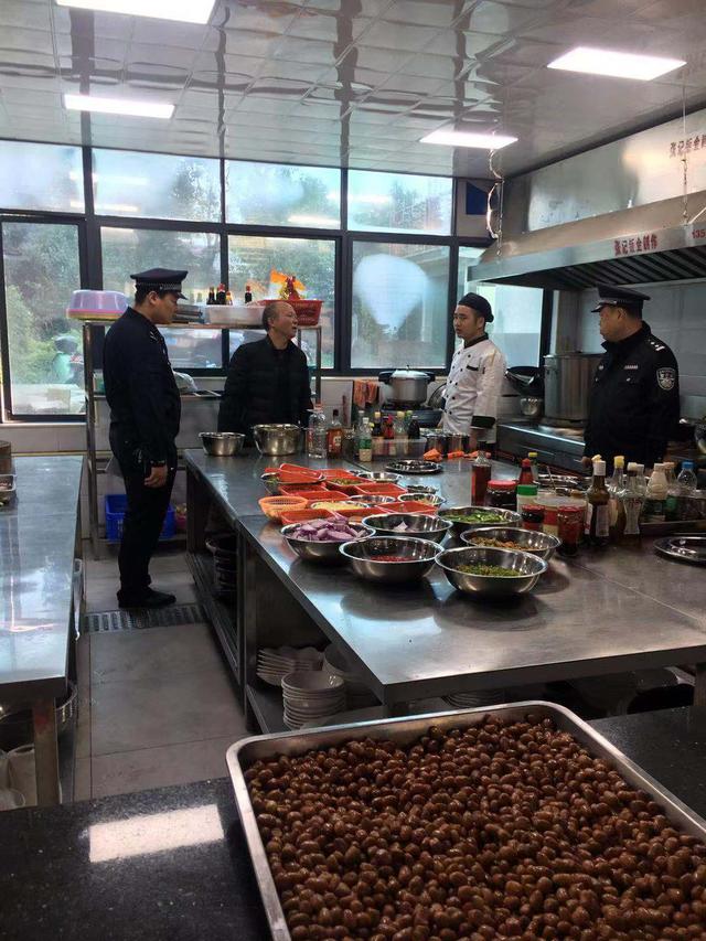 津市市药山镇开展食品安全检查，把好食品安全关