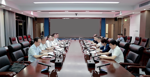彭子晟主持召开“四套班子”主要领导碰头会