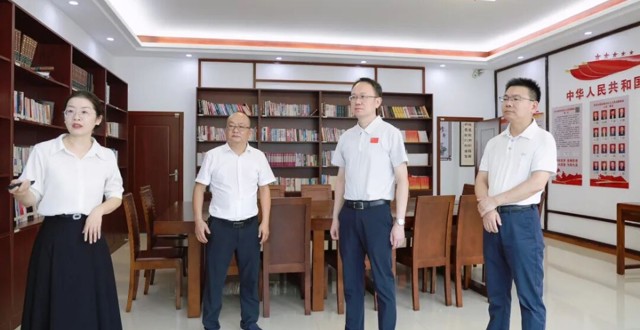 彭子晟调研小区党建和管好用好党群服务中心工作